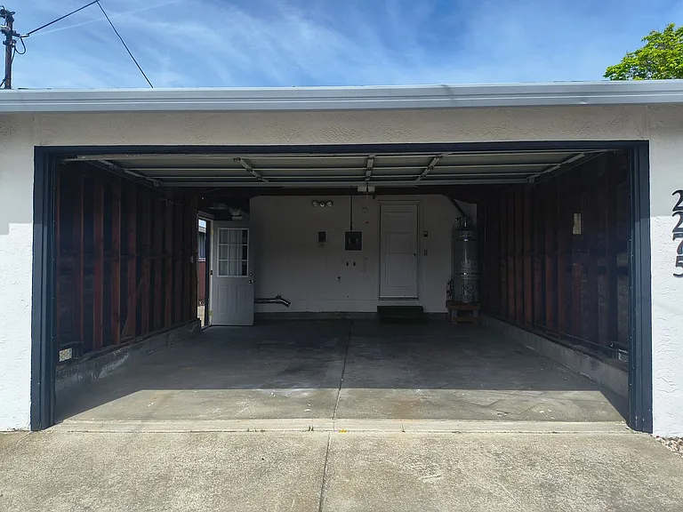 2275 Cypress Ave — Photo 4