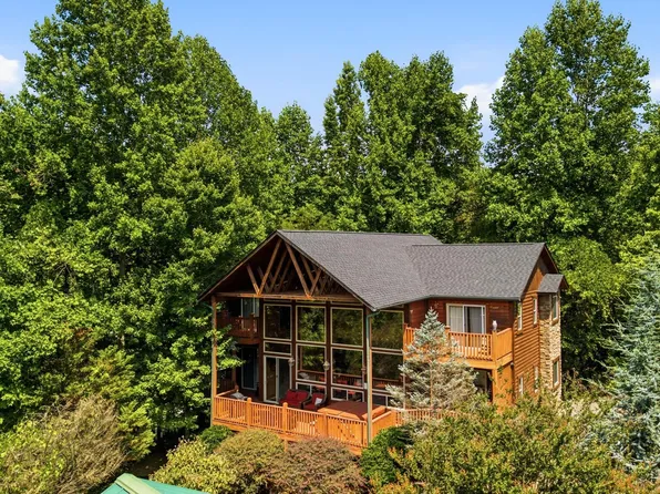 1716 Smoky Hills Dr, Gatlinburg, TN 37738