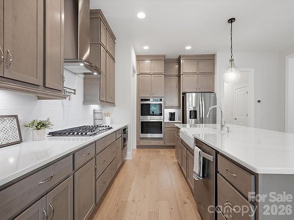 5th image of 574 Shepherd Ln