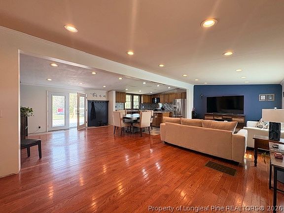 5th image of 2063 Cameron Rd