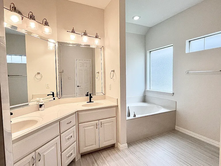 2204 Paige Ct — Photo 24