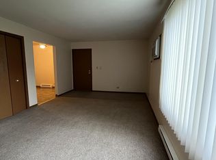 643 Dean Dr APT 4, South Elgin, IL 60177