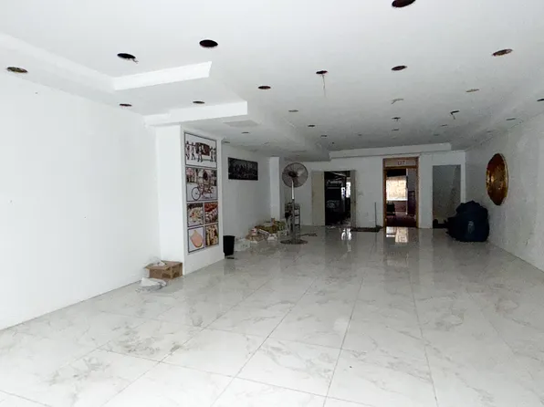 111-06 Farmers Boulevard image 7 of 13