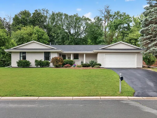 10351 Wildwood Cir, Bloomington, MN 55437