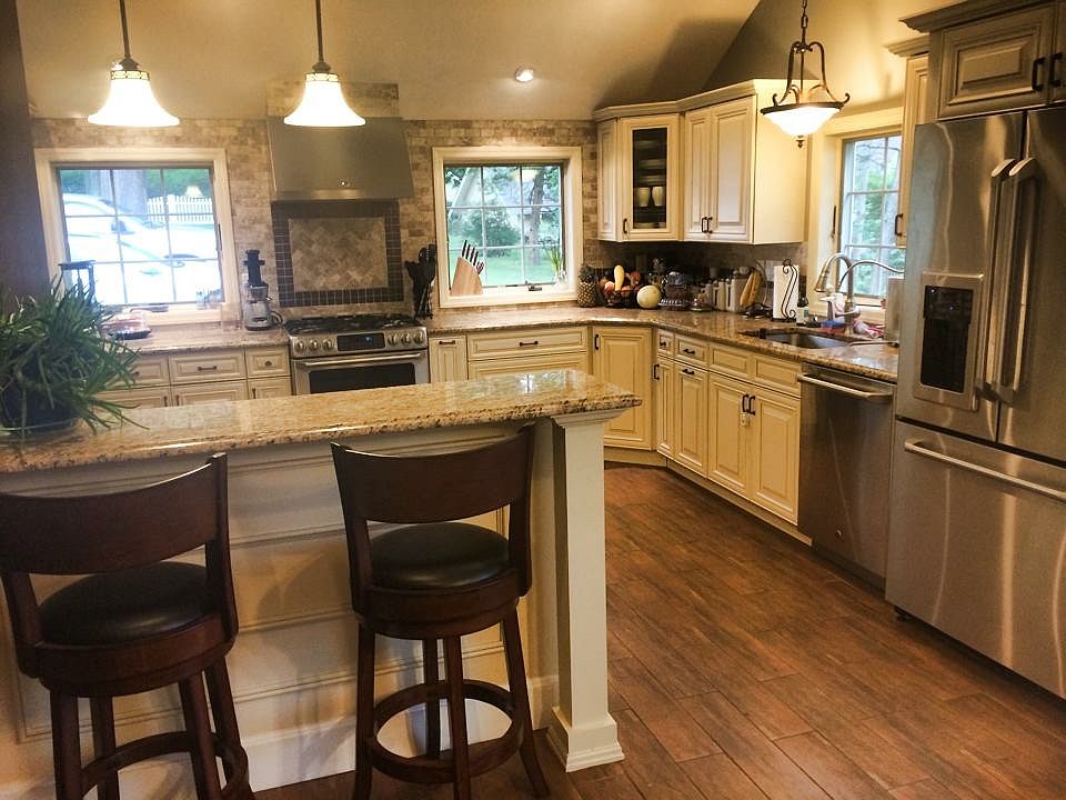  Gourmet kitchen
