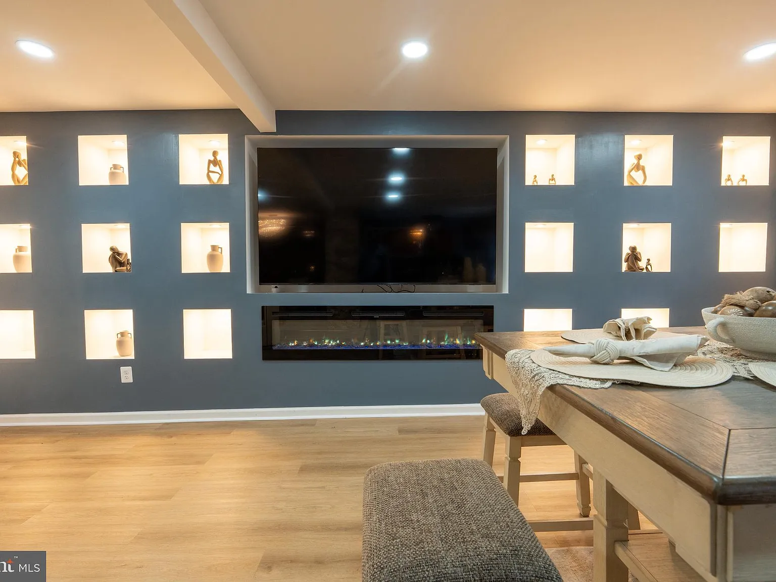 6 bed, 5.0 bath, 1260 sqft, $5,000 — Photo 2