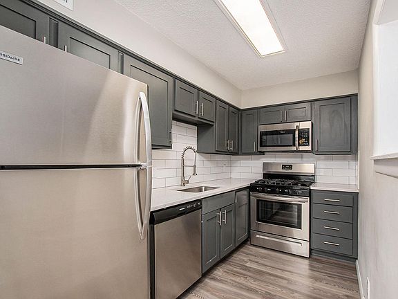4th image of 4233 Walnut St Unit E