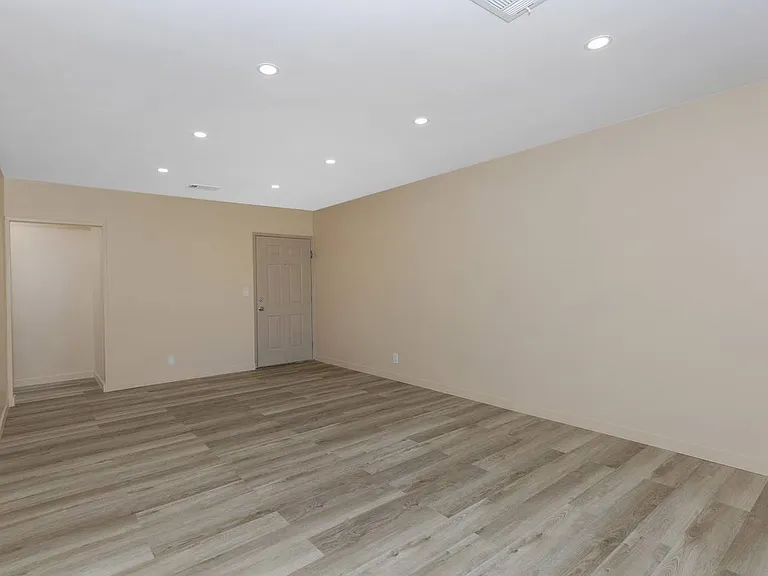 5453 Kester Ave — Photo 7