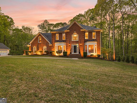 2nd image of 150 S Kite Lake Rd