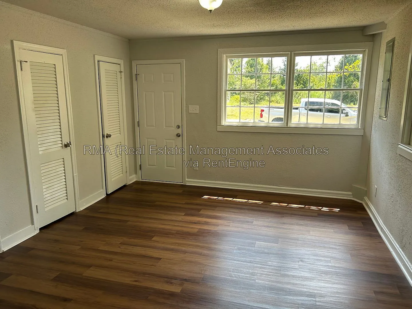 2 bed, 1.0 bath, 875 sqft, $1,000 — Photo 2