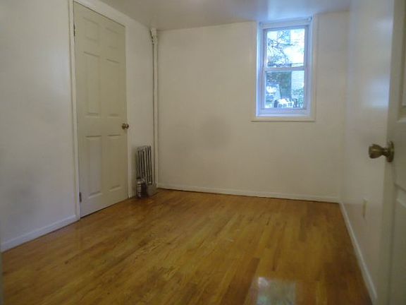 5th image of 222 Carlton Ave APT 2