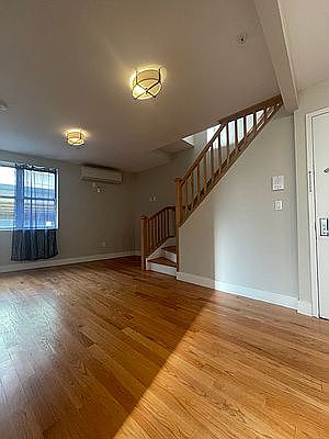 4th image of 72 Ryerson St Floor 2