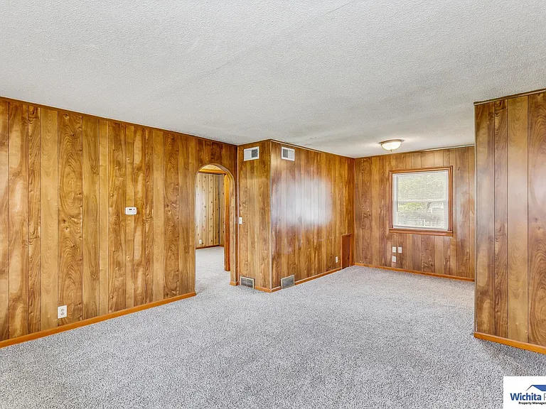 2219 N Estelle St — Photo 2