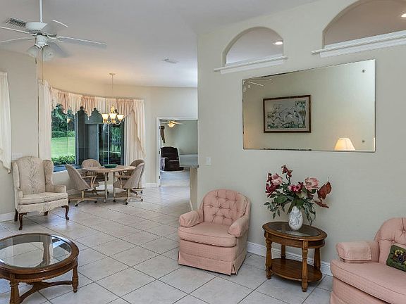 2nd image of 15 Meadowlake Cir N