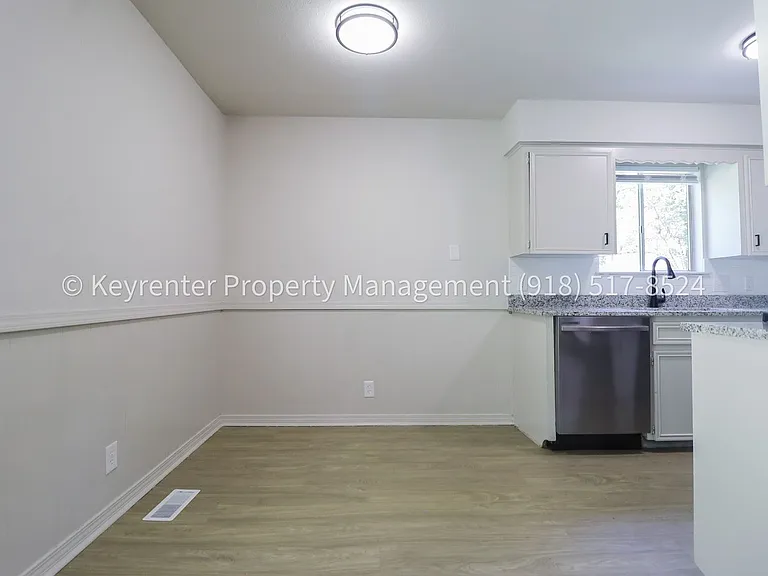 1820 S 5th Pl — Photo 16