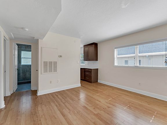 5th image of 225 E New Hampshire St APT 16