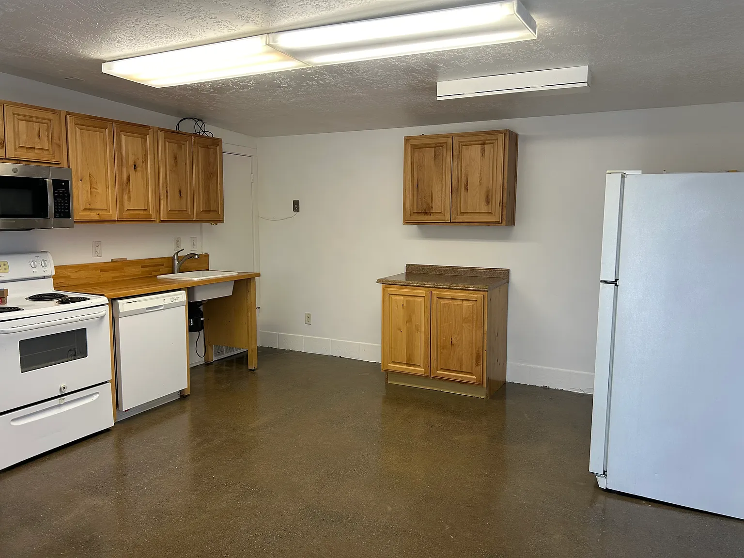 2 bed, 700 sqft, $1,400 — Photo 2