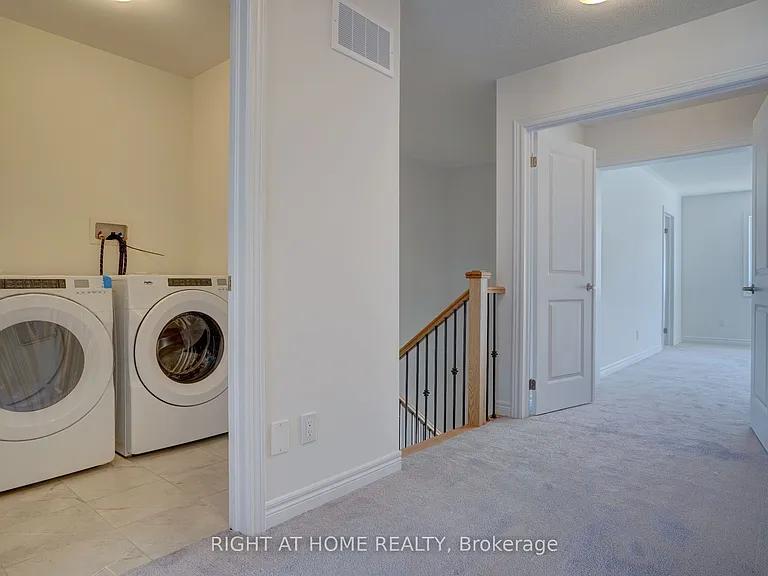 2038 Cameron Lott Cres — Photo 14