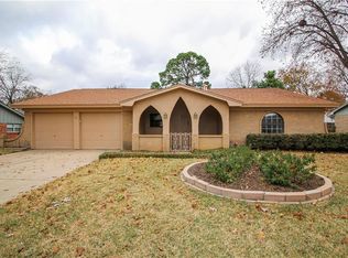 1909 Mesquite Trl, Hurst, TX 76054