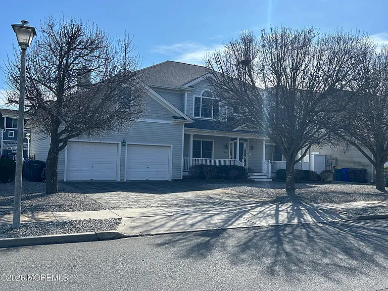 206 Pointe Dr — Photo 1