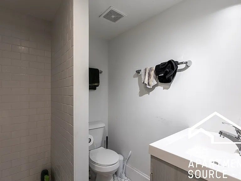 1942 N Halsted St #G — Photo 11