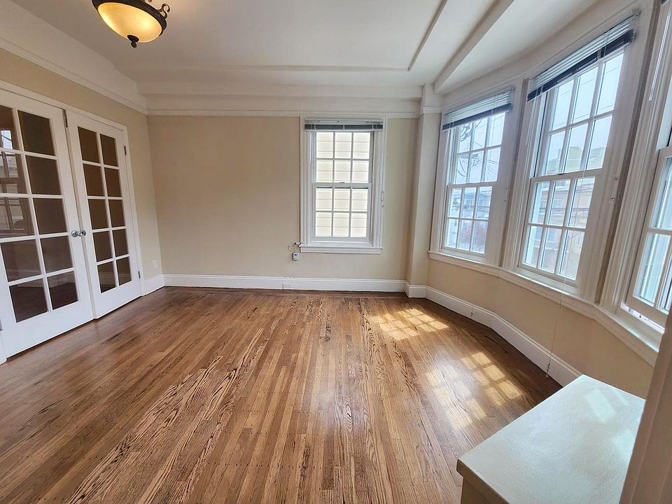 1st image of 510 26th Ave #201