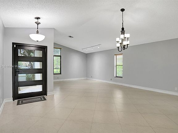 3rd image of 1910 Lakeshore Dr