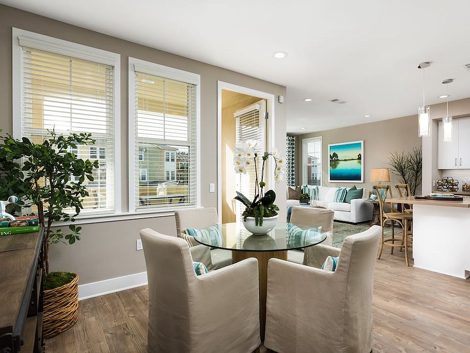 Signature Collection Dining Room