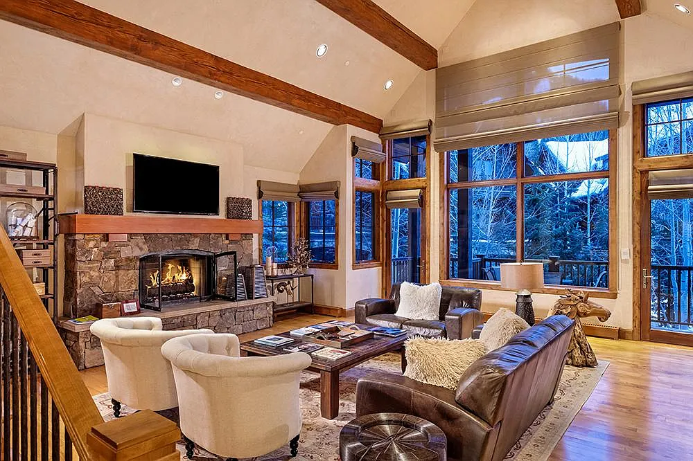 5 bed, 6.5 bath, 6462 sqft, $65,000 — Photo 2