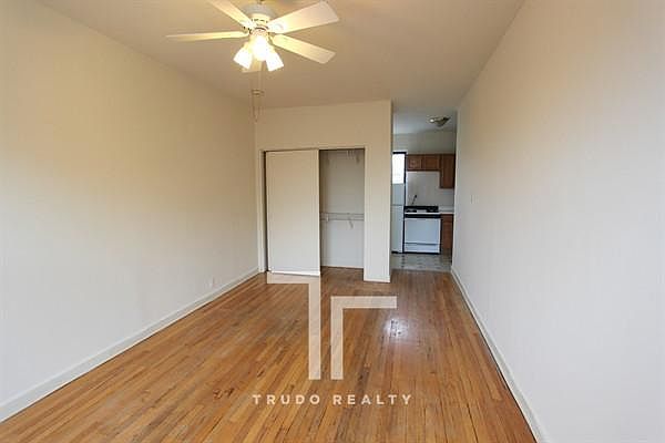 2nd image of 1050 W George St APT 201