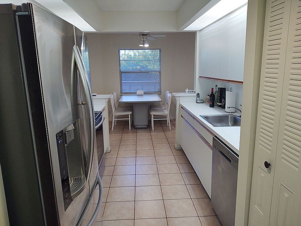 Eat-in Kitchen