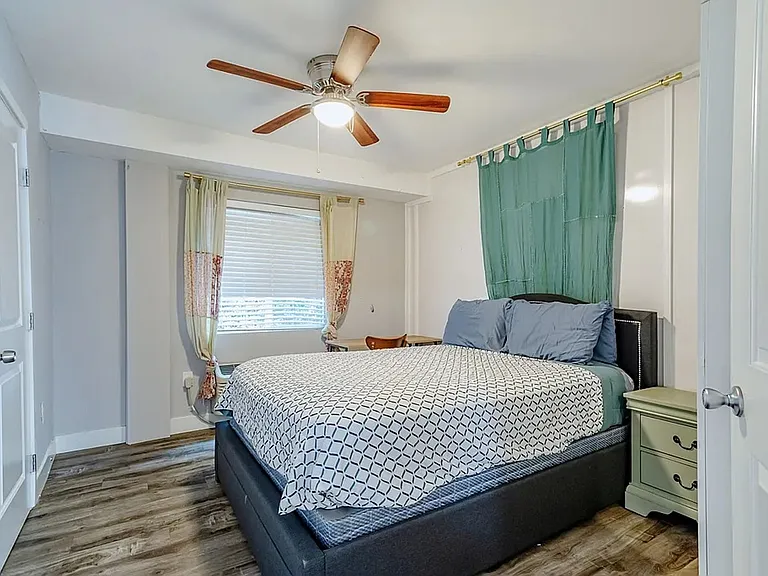 1252 W 37th Dr — Photo 2
