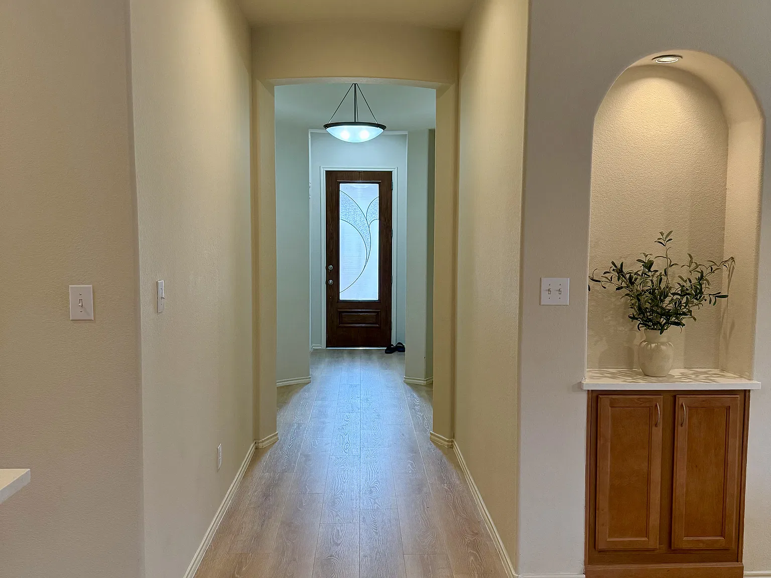 3 bed, 1883 sqft, $2,400 — Photo 2