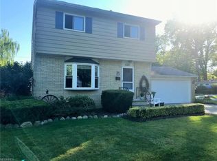 618 Mannering Rd, Eastlake, OH 44095