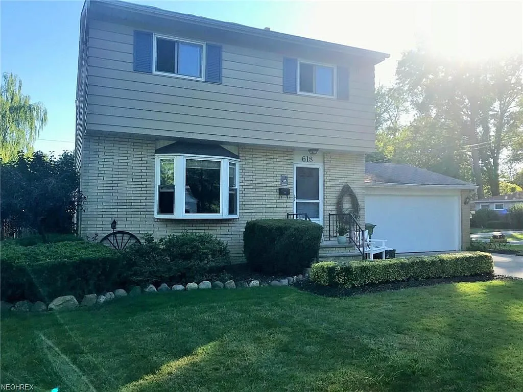 618 Mannering Rd photo 1