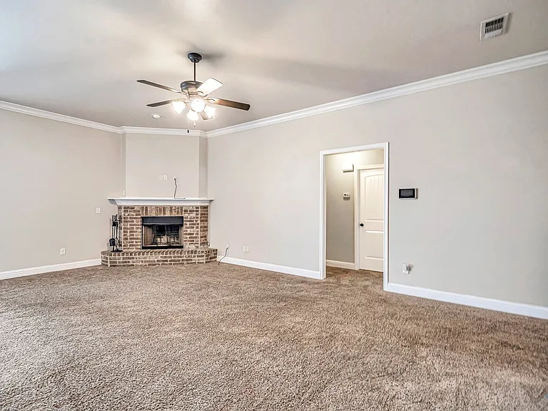 423 O'Rourke St — Photo 4