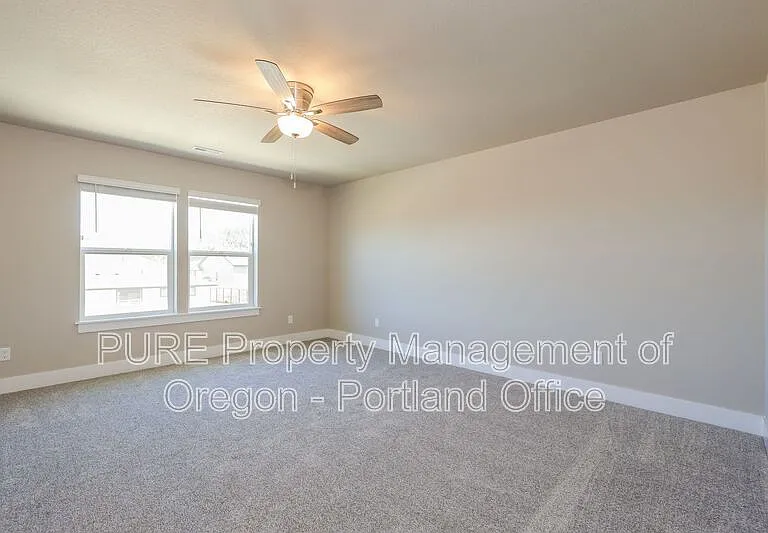 504 NE Trillium Dr — Photo 15
