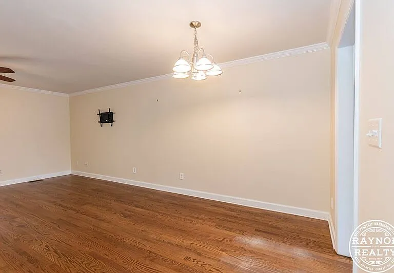 1022 S Main St #O — Photo 15
