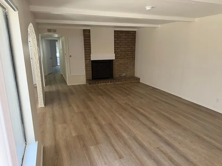 2324 Raintree Dr — Photo 4