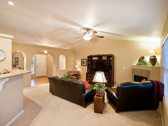 Great Rm looking into Entry