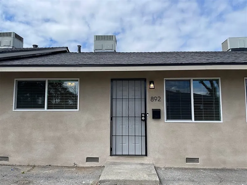 2 bed, 1.0 bath, 825 sqft, $1,395 — Photo 2