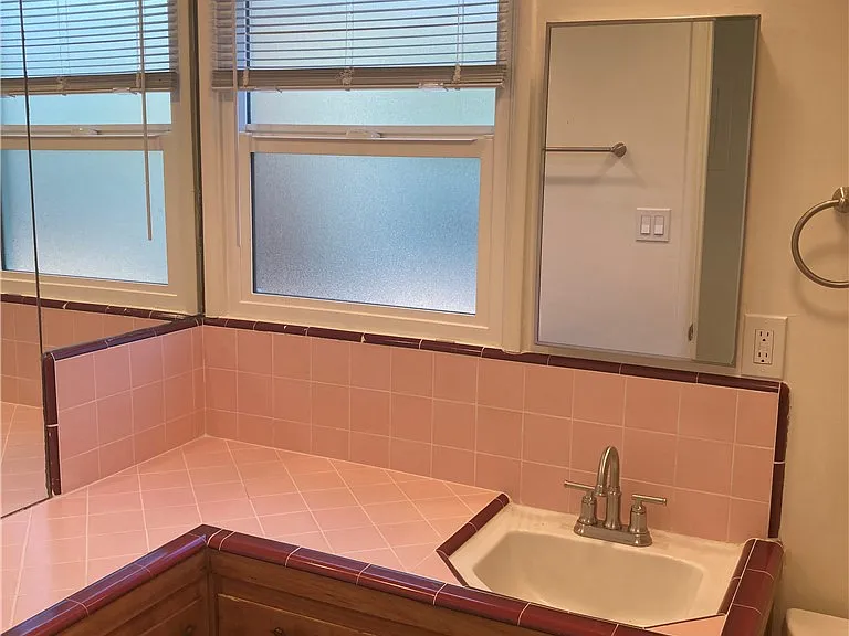 2308 S Fremont Ave — Photo 17