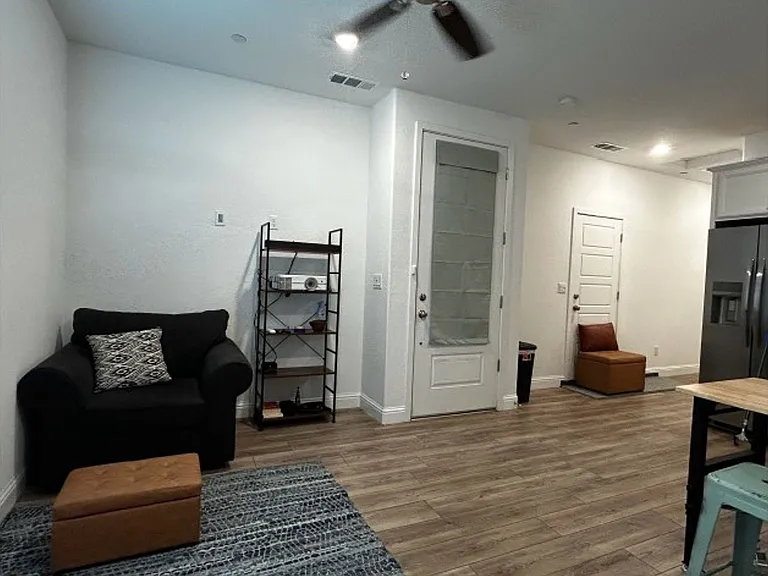 112 E Tyler Ave — Photo 10