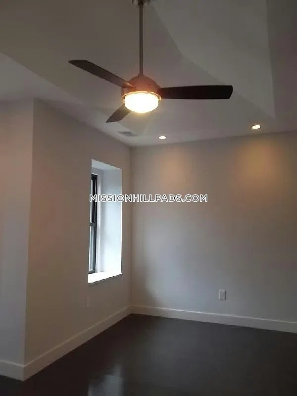 4 bed, 1140 sqft, $7,700 — Photo 4