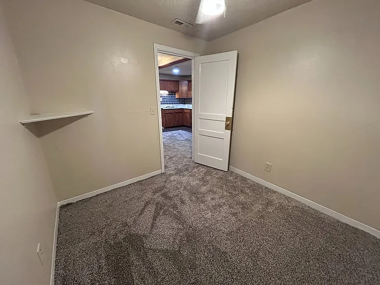 4513 1/2 S Main St — Photo 2