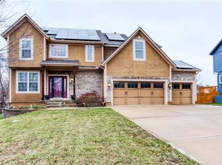 12214 N Pinehurst Dr, Kansas City, KS 66109