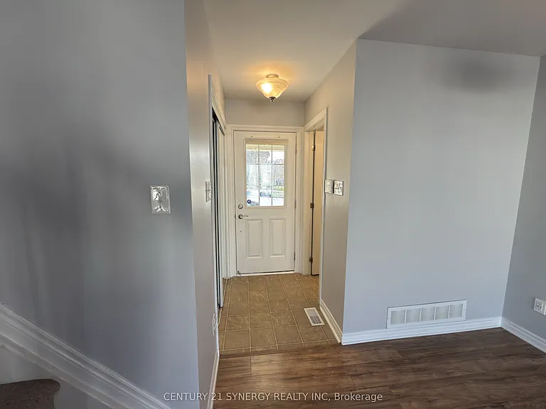 921 Messor Cres — Photo 2