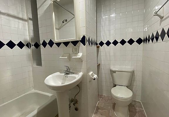 2nd image of 143 Essex St APT 1
