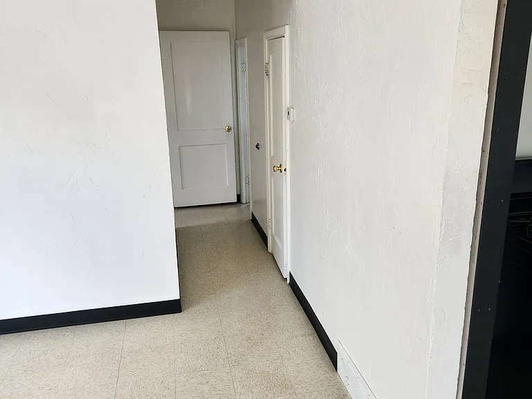 860 Waterloo St — Photo 6