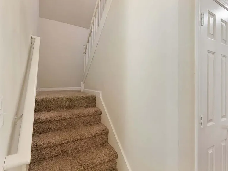 1099 Smith St SW #B — Photo 15